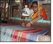 Weavers submit memorandum with Sonia
