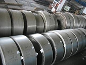 India Steel and Auto Production up Behind Trade Barriers
