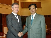 EU launches free trade talks with Vietnam