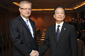 EU Urges China to Let Currency Appreciate