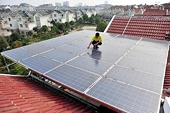U.S. sets new import duties on Chinese solar products