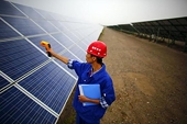 U.S. slaps hefty duties on solar goods from China, Taiwan