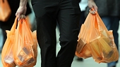 US keeps tariff on plastic bags