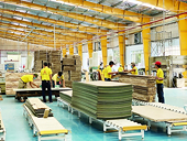 Facing a series of legal risks, what should the wood industry do?