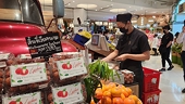 Vietnam Airlines transports fresh lychee to 7 countries in Europe, Asia