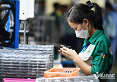 Viet Nam’s exports soar, electronics surpass $100 billion milestone